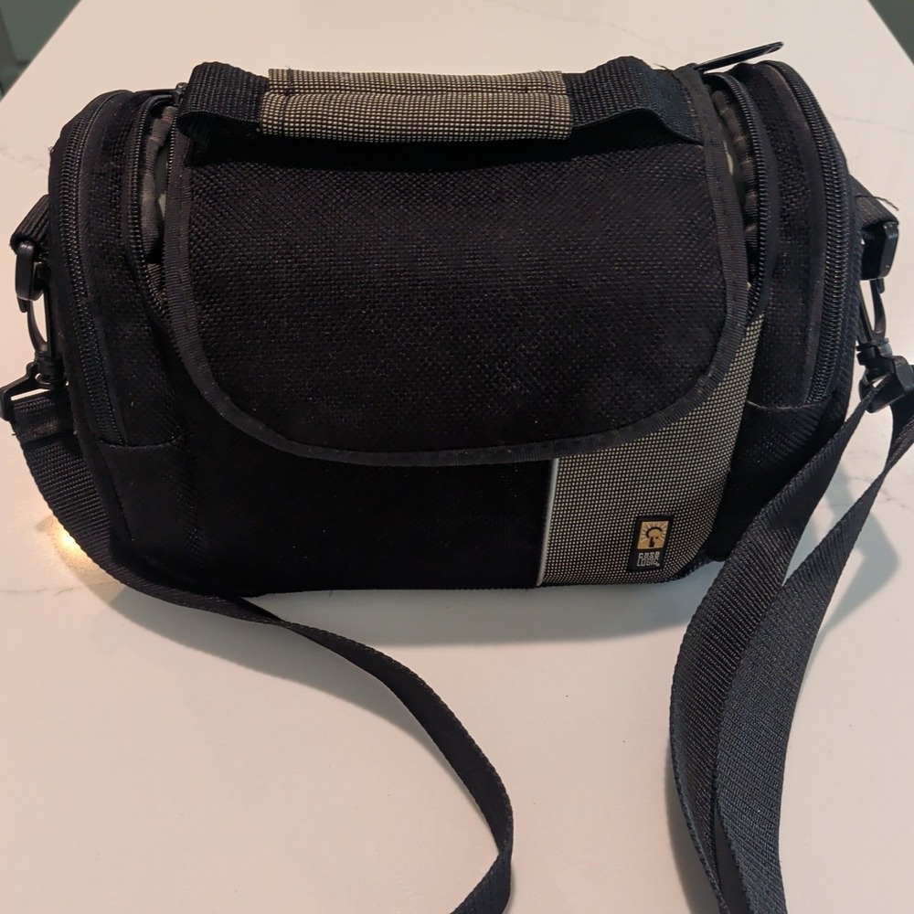 Case Logic 11 inch camera bag multi compartment with shoulder strap 11x5x7